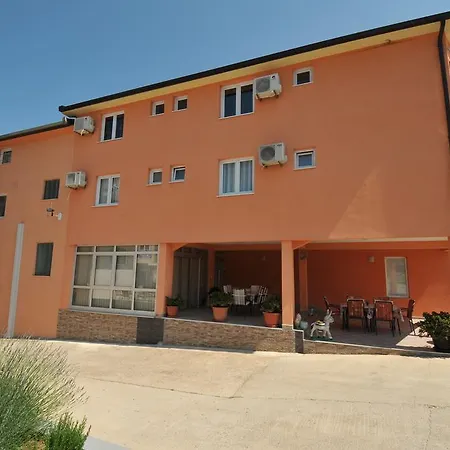 بيت ضيافة Pansion Bojic 3*